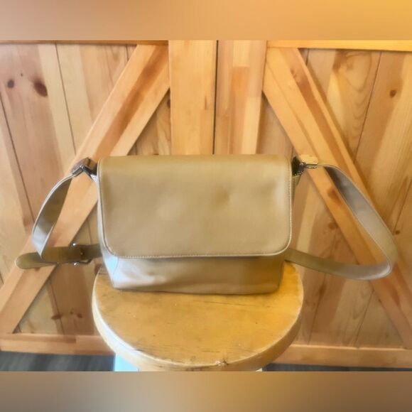 Charter Club Handbag Tan Smooth Leather Messenger Saddle Purse Shoulder Bag. - Picture 1 of 6